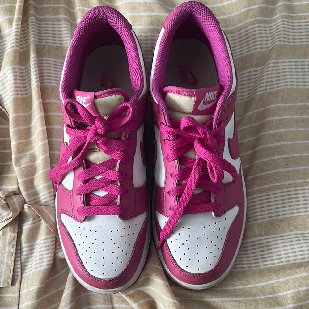 Nike Women's Pink and White Athletic Shoes - Picture 4 of 7